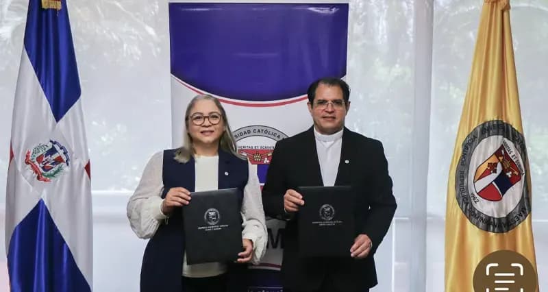 PUCMM y ADOMPRETUR firman acuerdo de capacitación para la Prensa turística