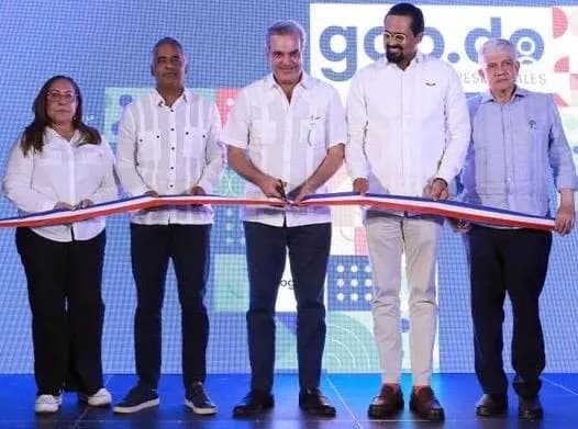 El presidente Luis Abinader inaugura primer Punto GOB en Santiago