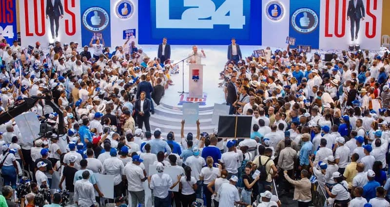 *Luis Abinader a opositores: "Ustedes, ni vuelven ni van porque el cambio sigue"*