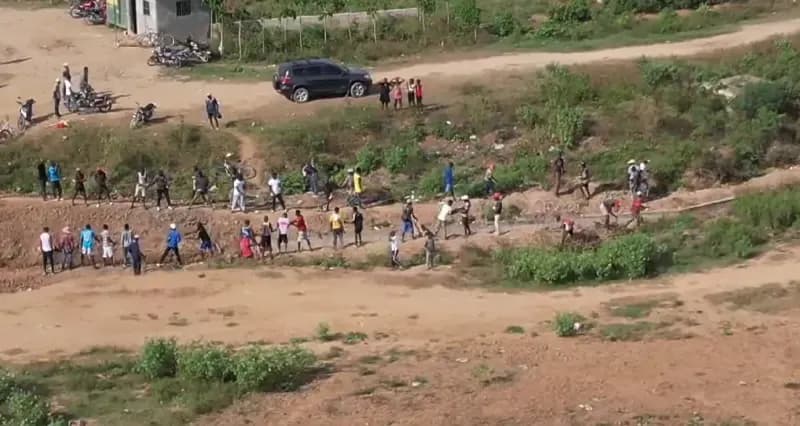 Cierre del paso del agua en el río Masacre por ciudadanos haitianos*