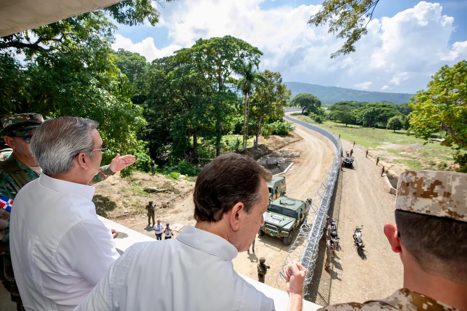 Presidente Abinader inaugura primer tramo de la verja perimetral inteligente en Elías Piña que comienza a cambiar la frontera