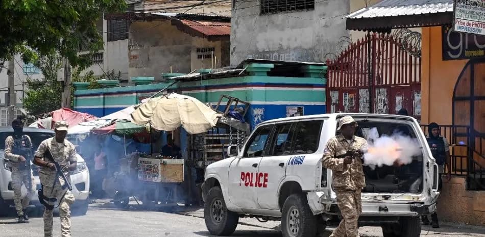Gabinete de Kenia aprueba envío de 1,000 policías a Haití; parlamento debe aprobarlo