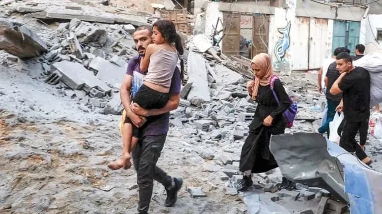 Niños de Gaza llevan su nombre escrito en la mano por si mueren bajo las bombas