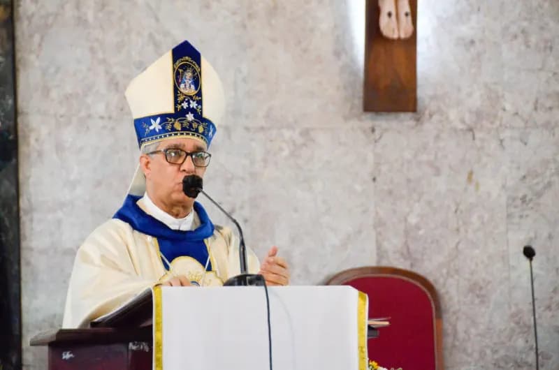 Arzobispo de Santiago: Ley DNI es un “jaque mate” a los derechos