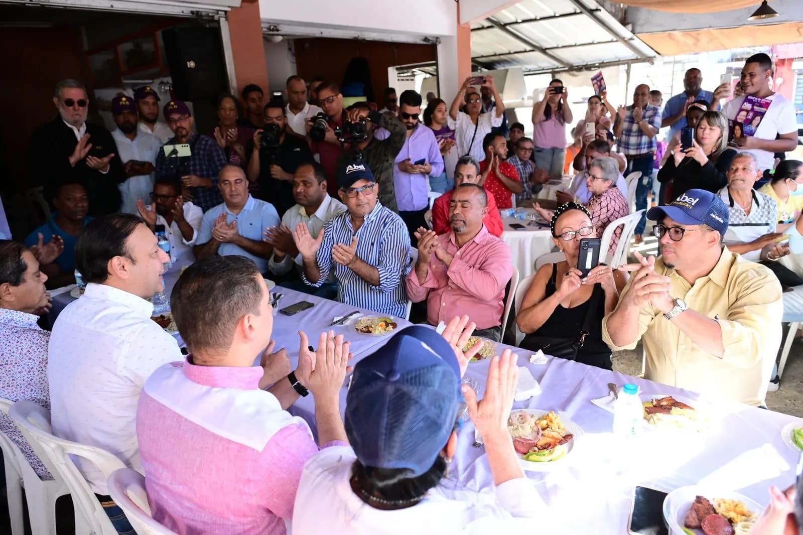 PLD engrasa su maquinaria en Santiago;