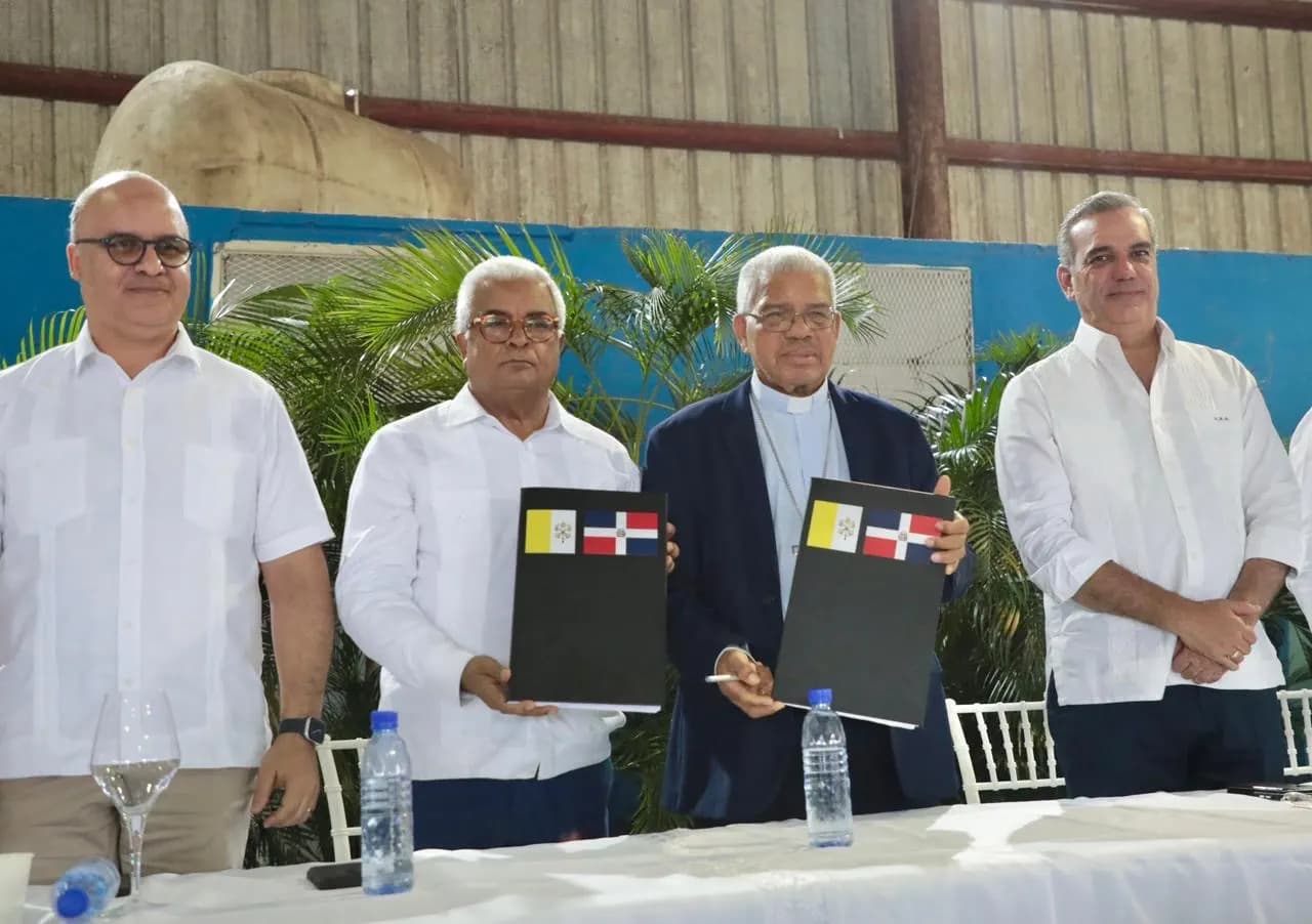 Presidente Abinader instruye iniciar proceso de titulación para 86 mil personas en La Victoria