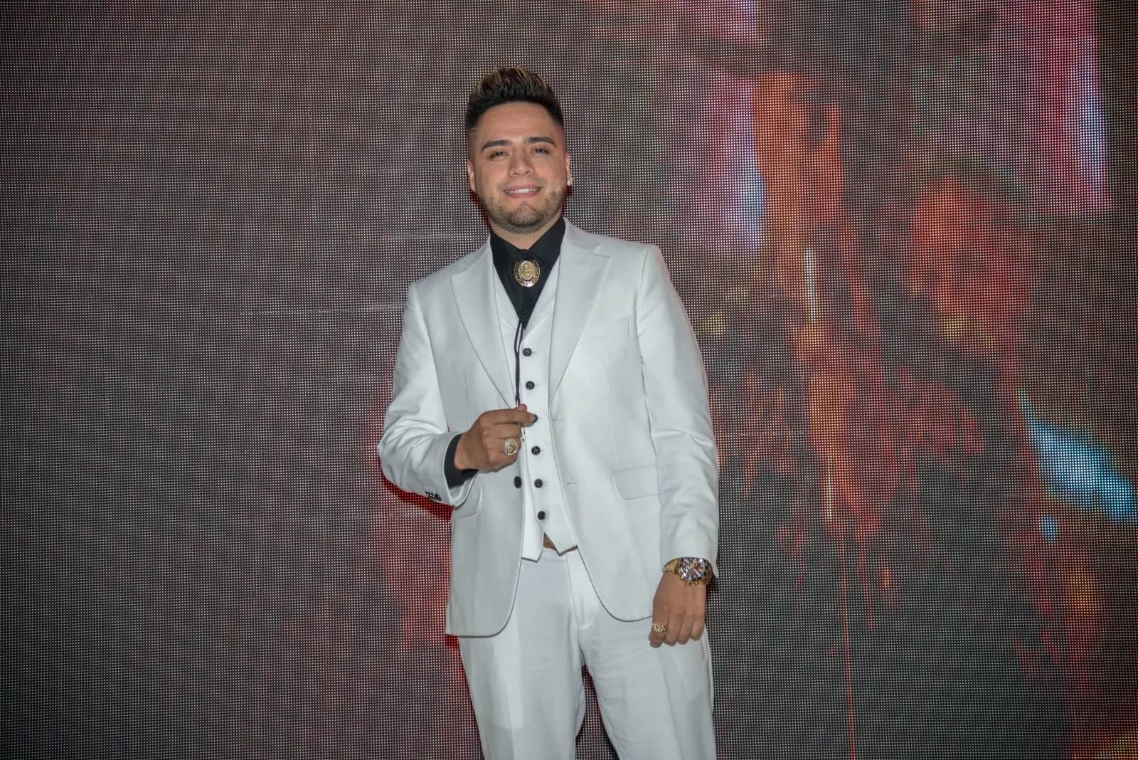 Gerardo Lares la Voz Mexicana de la Bachata deslumbra con videoclip de 'No te contaron mal' producido por Archie López