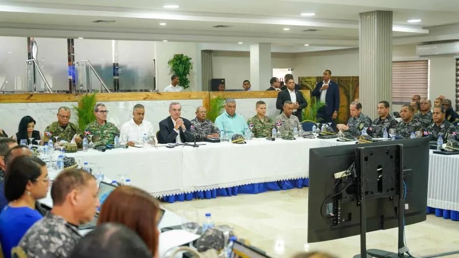 Abinader aumenta pensiones de policías desde RD$139 hasta RD$2,500