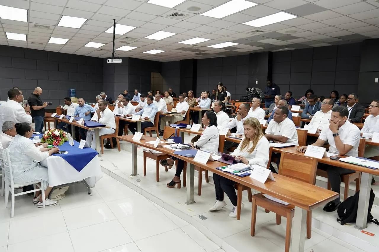 Liga Municipal, Fedomu y Fedodim orientan alcaldes y alcaldesas electos de la Región Enriquillo*
