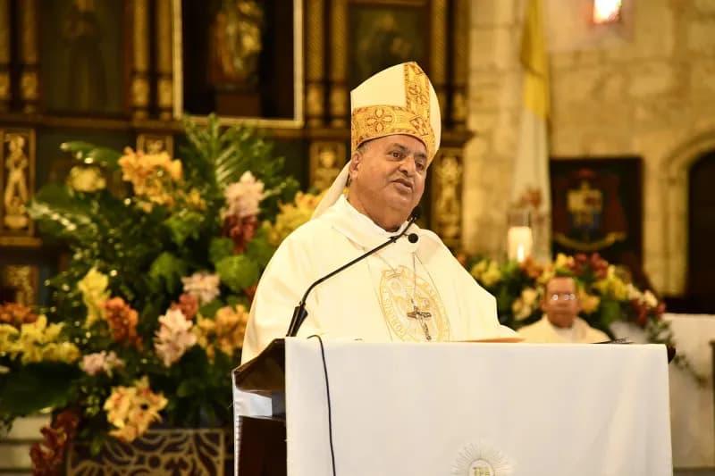 El papa Francisco acepta, por la edad, la renuncia de Benito Ángeles