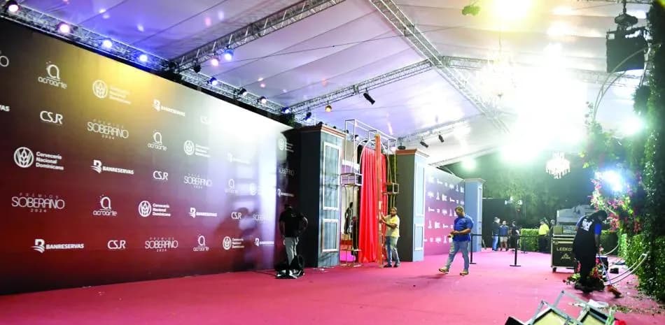 Premios Soberano: la alfombra se tiende sobre el Teatro Nacional para recibir a sus protagonistas la noche de este martes