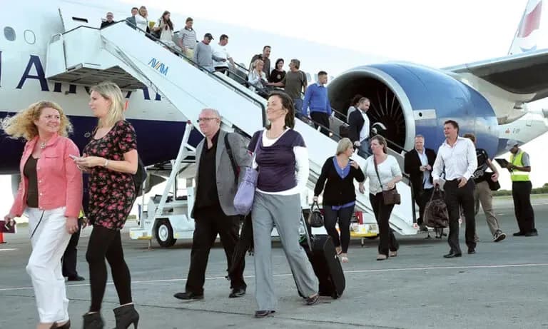 Costo de los pasajes aéreos sigue como espinita del turismo