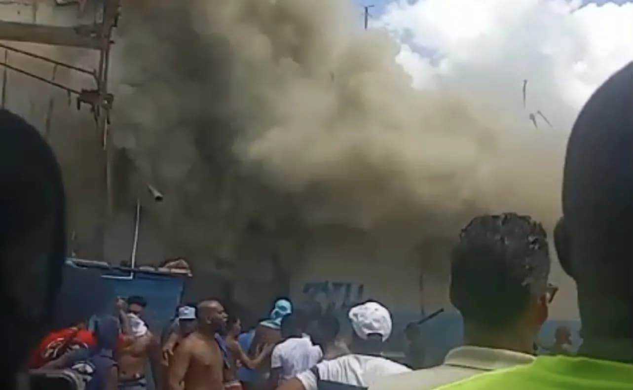 Aumentan a 11 los reclusos fallecidos tras incendio en la cárcel de La Victoria