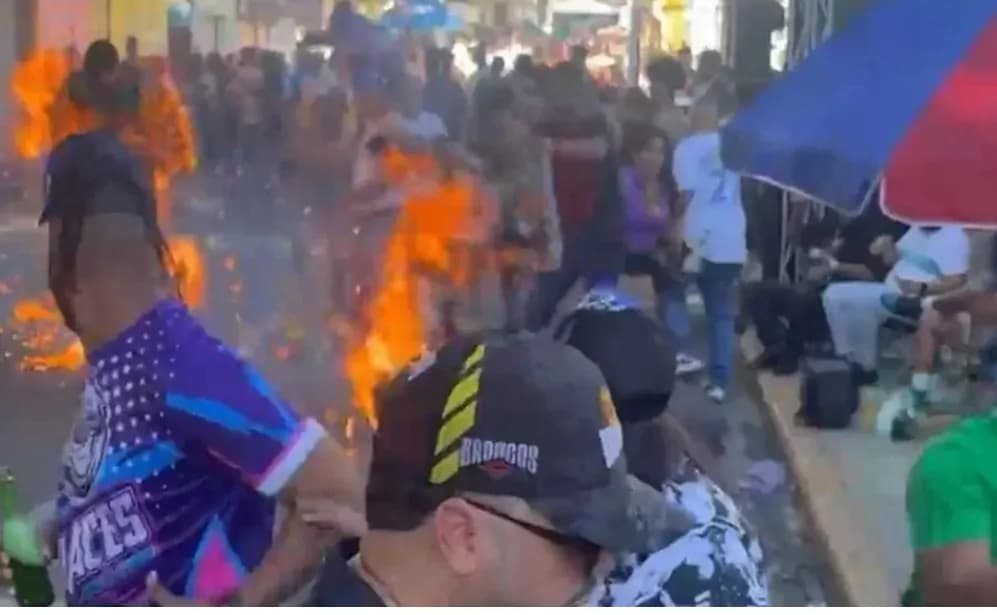 Suman 10 los fallecidos por incendio en carnaval de Salcedo