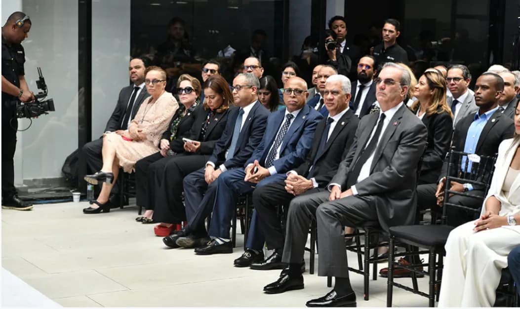Luis Abinader favorece fortalecer justicia con separación poderes