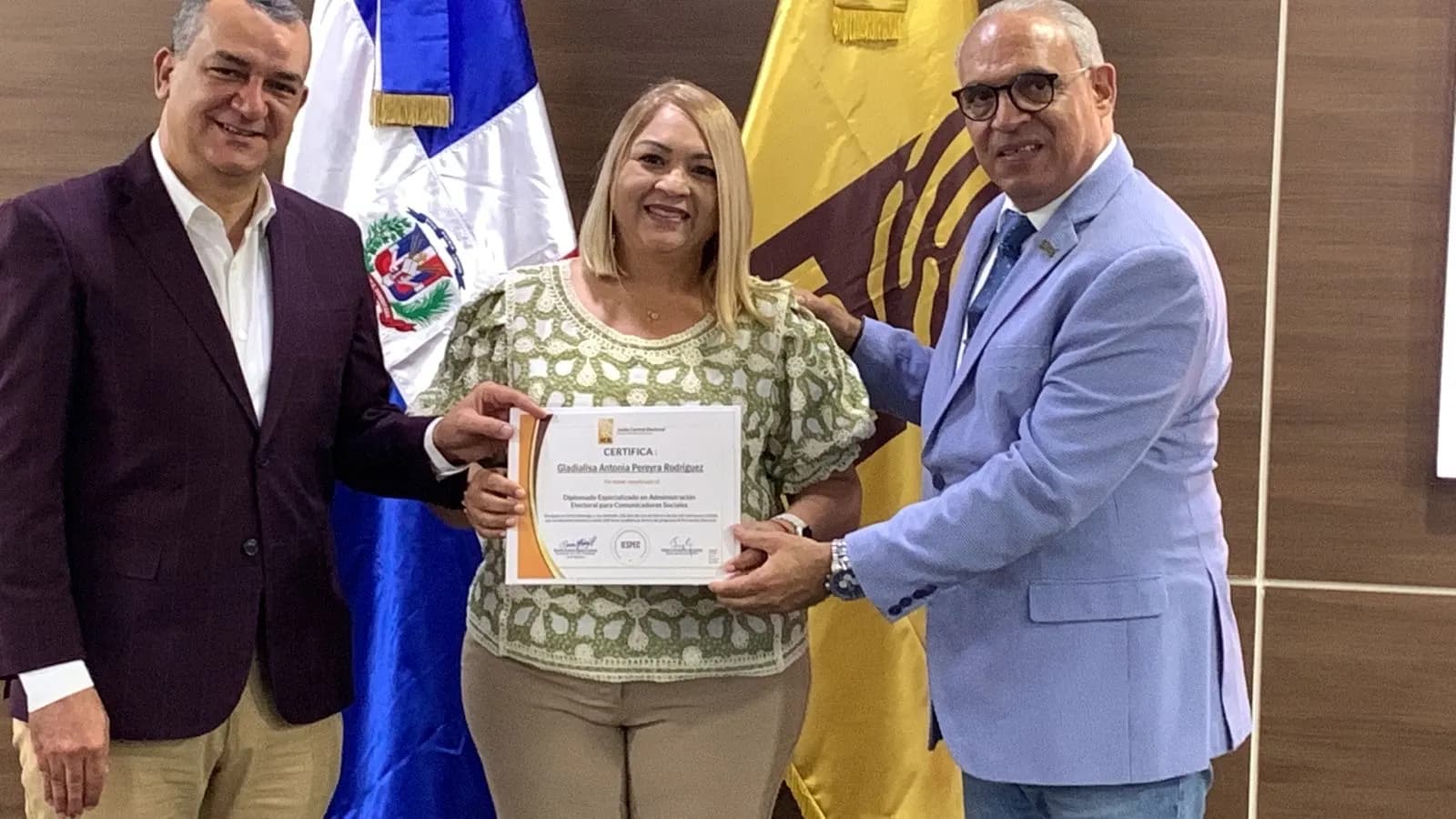 JCE E IESPEC GRADÚAN PARTICIPANTES EN “DIPLOMADO ESPECIALIZADO EN ADMINISTRACIÓN ELECTORAL”