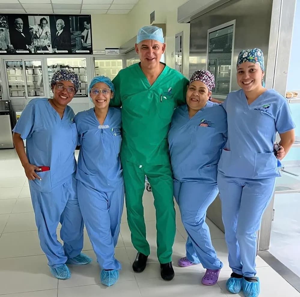 Doctor Samadi, pionero de la cirugía robótica en República Dominicana