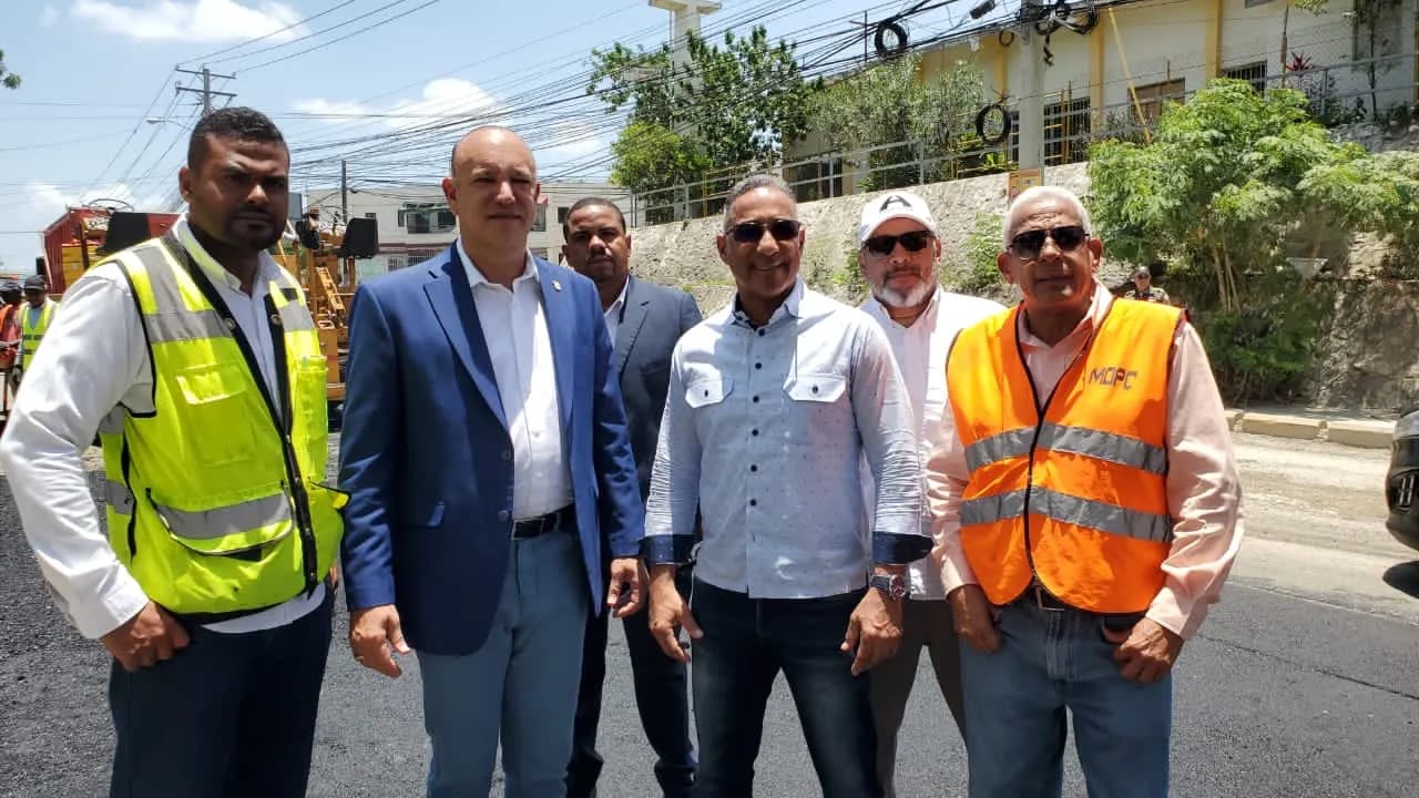 MOPC y Alcaldía de Santiago, desarrollan un programa de asfalto