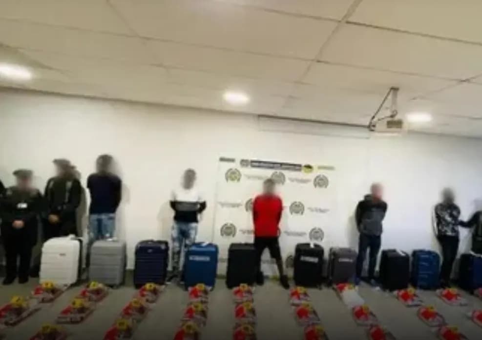 Detienen a cinco dominicanos en el aeropuerto de Bogotá con 215 kilos de cocaína