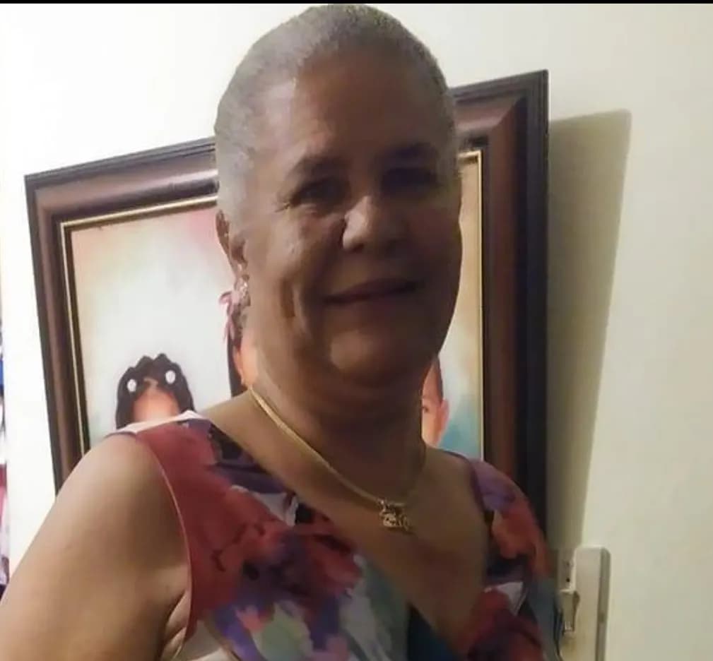 Mujer de 64 años encontrada muerta en su casa fue estrangulada; hay dos hijos detenidos