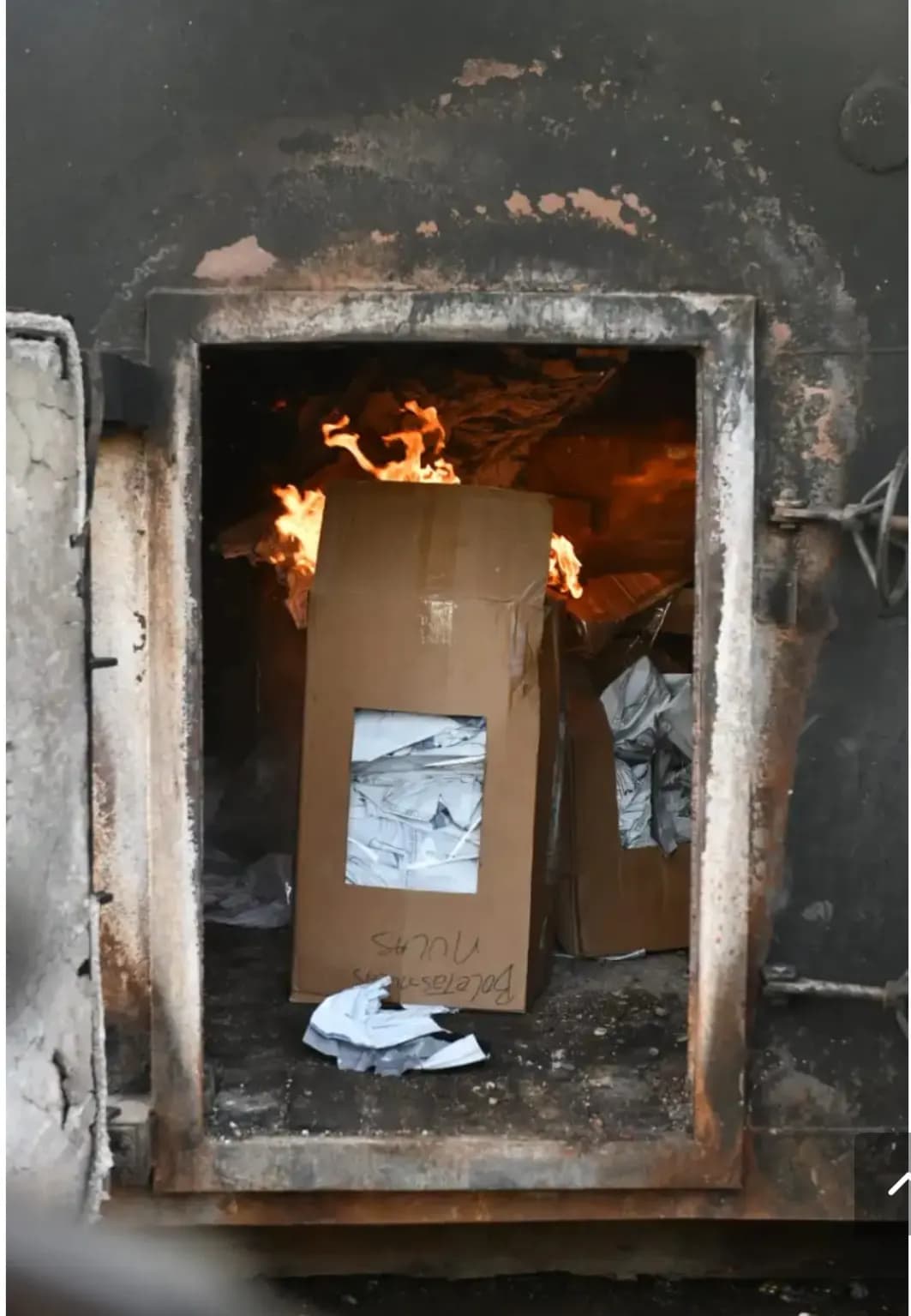 JCE inicia incineración de boletas de las elecciones municipales de febrero pasado