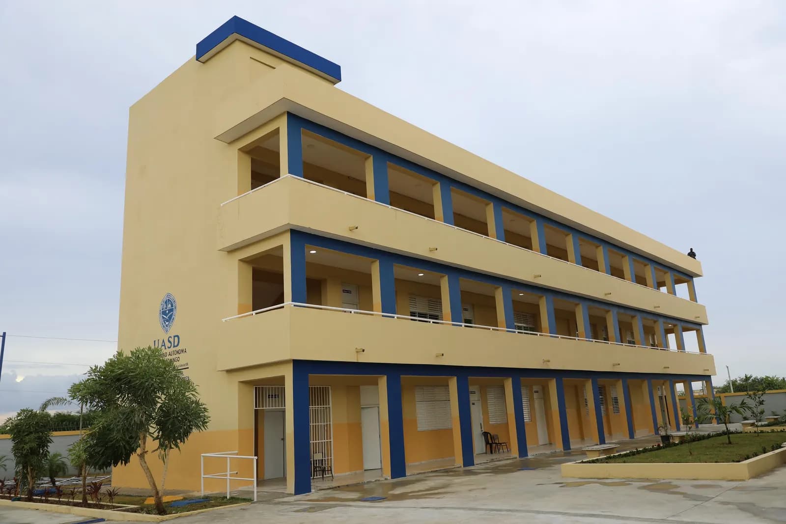 Presidente Abinader inaugura complejo habitacional en La Zurza