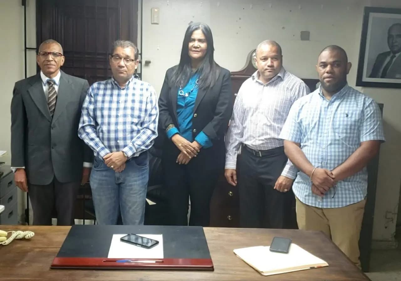 Alcaldía de Santiago crea comisión de transición para renovar el Archivo Histórico
