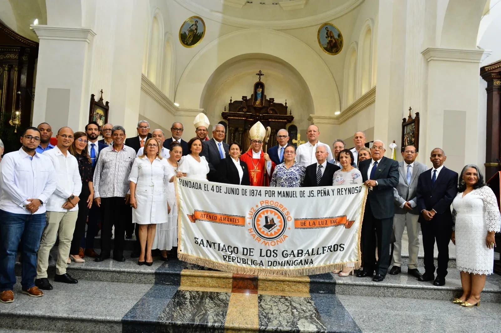Ofician misa por aniversario 150   del Ateneo Amantes de la Luz