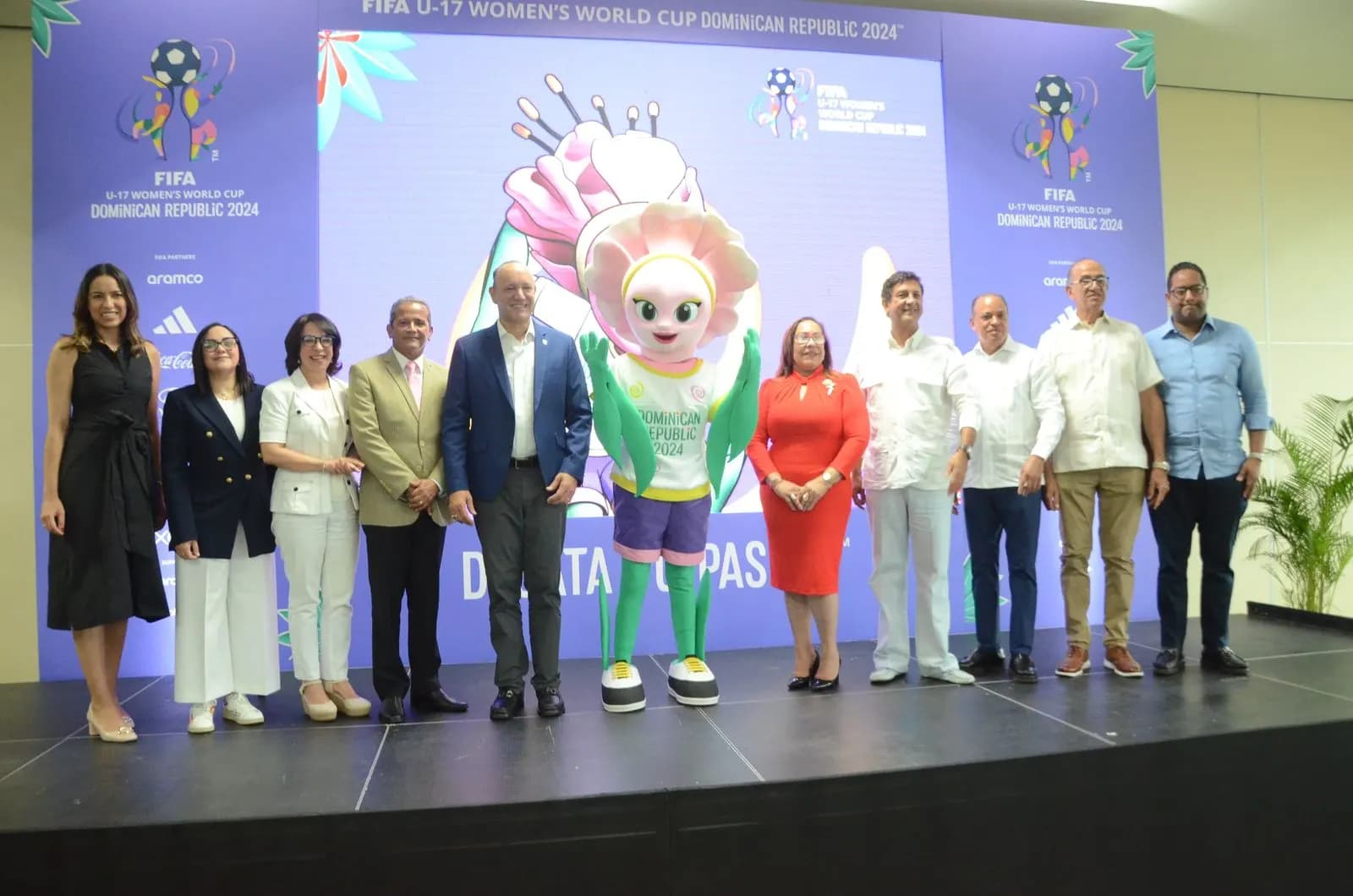 Santiago recibe a Tani, la mascota del Mundial Femenino Sub-17