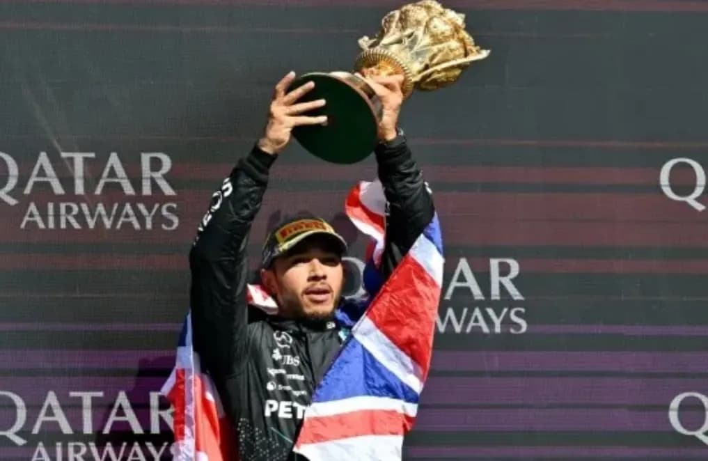 En un emocionante Gran Premio Británico, Hamilton gana dejando atrás a Verstappen