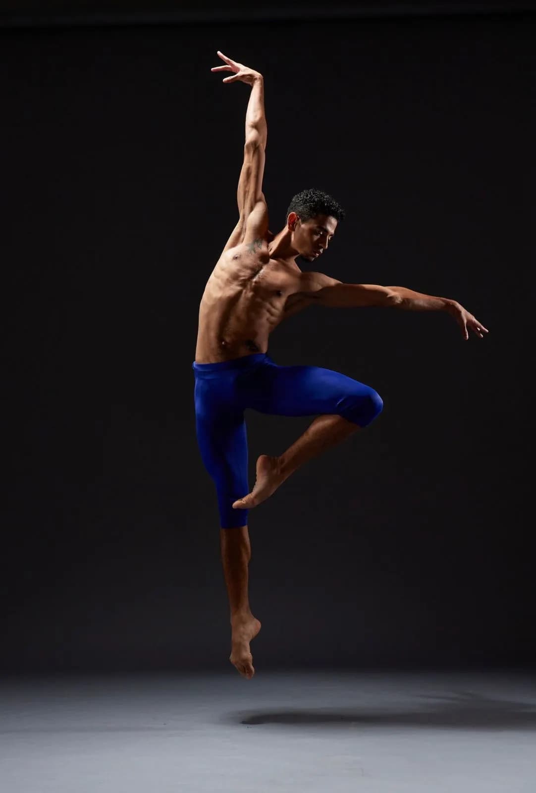 Alexander Marmolejos, joven promesa de la danza que representa al país internacionalmente