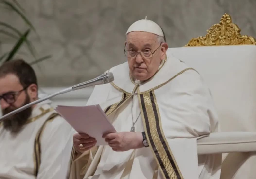 El papa rezó por los niños no nacidos y cambió su homilía por silencio en la misa del Día de los Difuntos