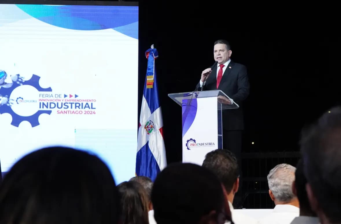 Proindustria inaugura la IV Feria de Innovación y Emprendimiento Industrial 2024 en Santiago; realizan reconocimiento especial al empresario Manuel Estrella