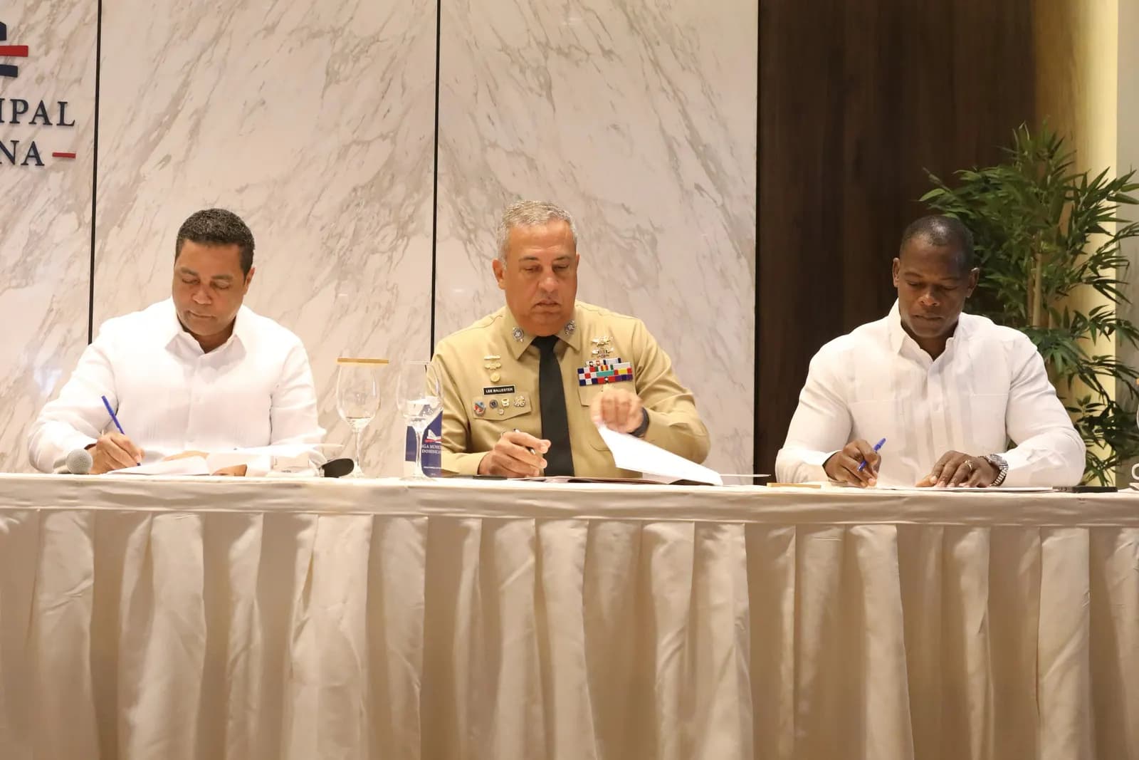 Dirección General de Migración, Liga Municipal Dominicana, FEDOMU y FEDODIM firman acuerdo de apoyo a medidas del Gobierno para combatir inmigración ilegal y fortalecer soberanía nacional