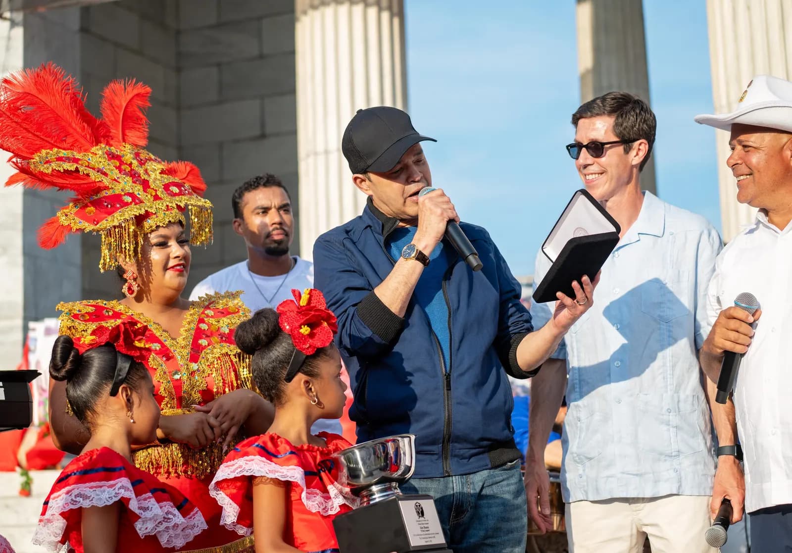 Alex Bueno reconocido por el alcalde de Providence-Rhode Island por sus aportes a la música latina