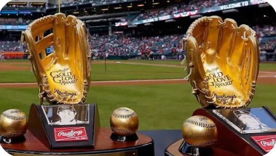 Seis dominicanos entre los finalistas al Guante de Oro 2025