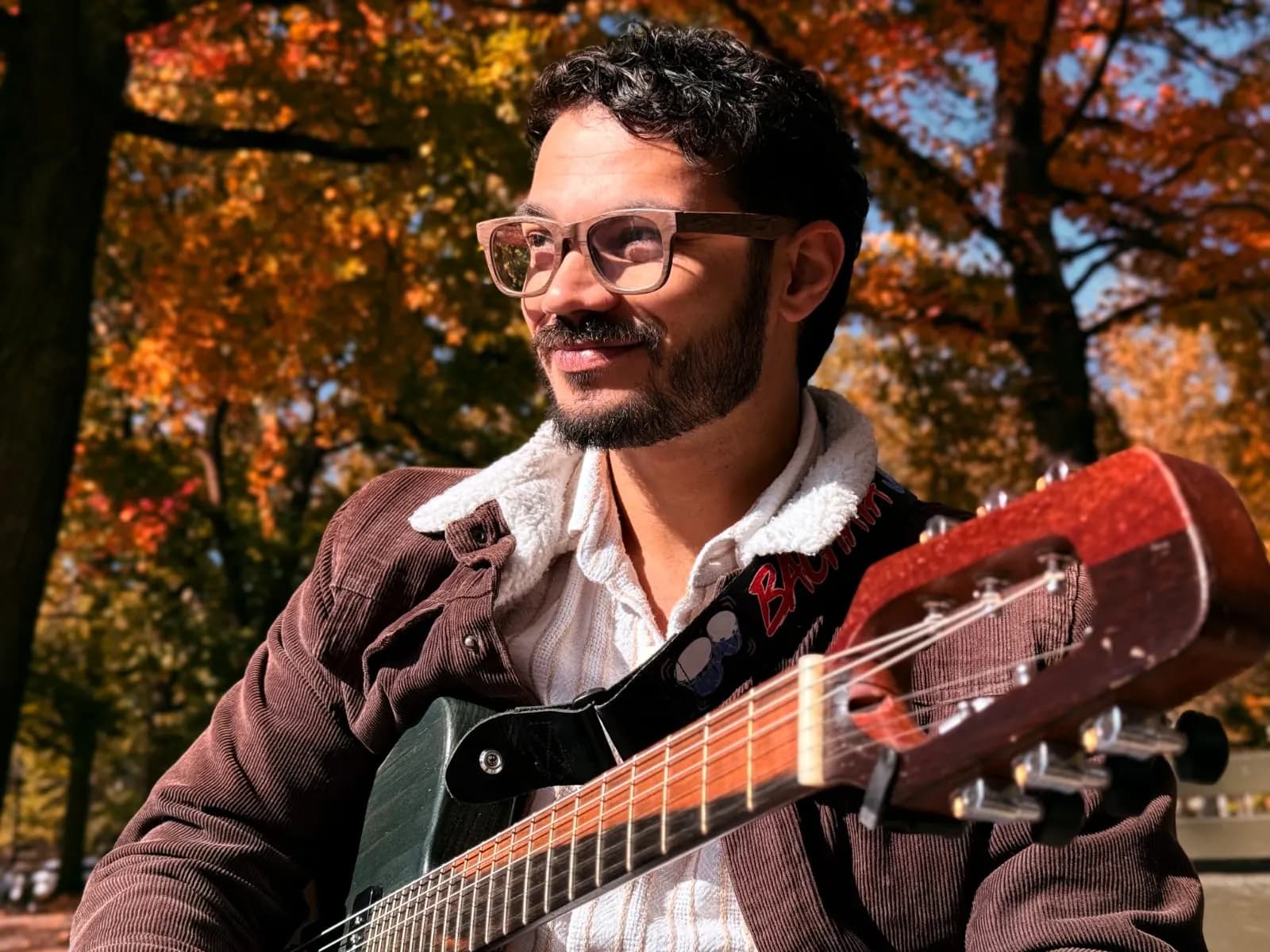 Luis McDougal guitarrista y compositor dominicano de jazz