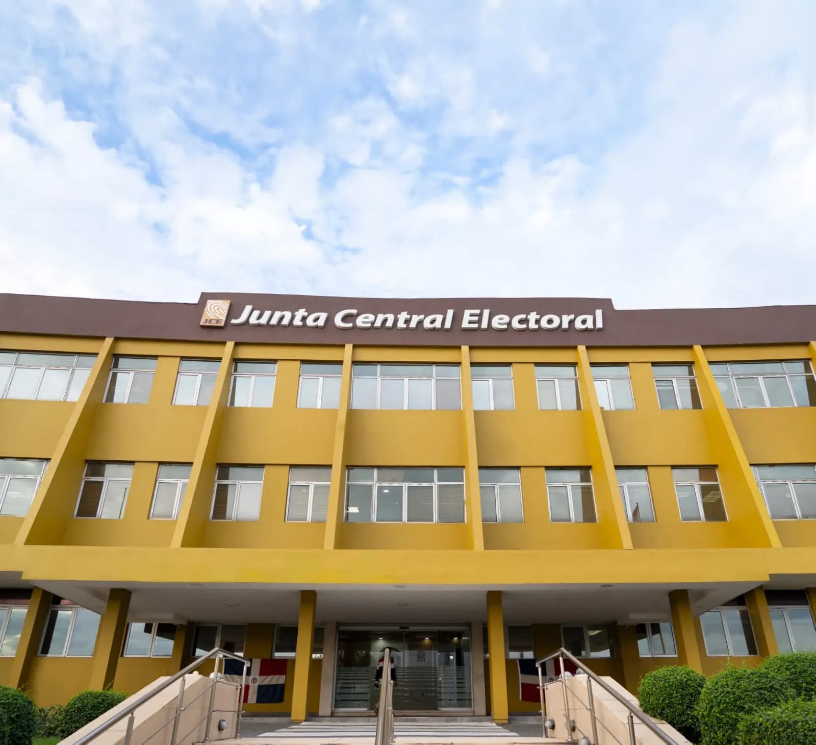 JCE anuncia horarios y centros cedulación para entrega de la nueva cédula a partir del 12 de abril