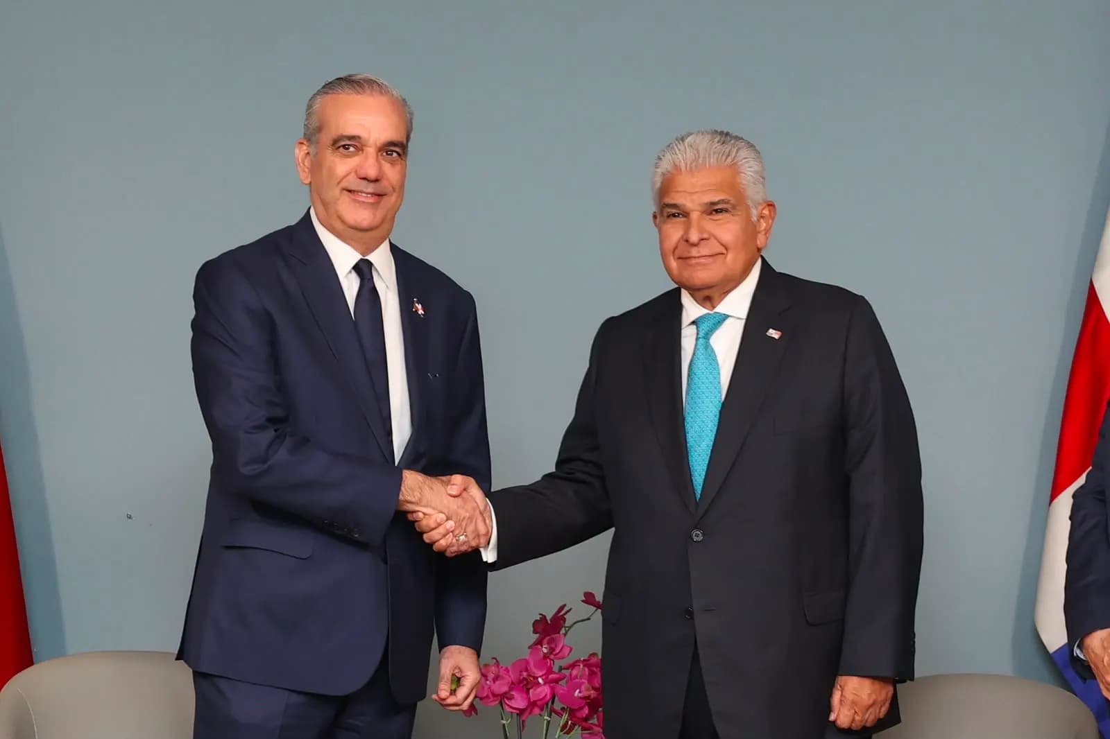 Presidente de RD se reúne con presidente de Panamá