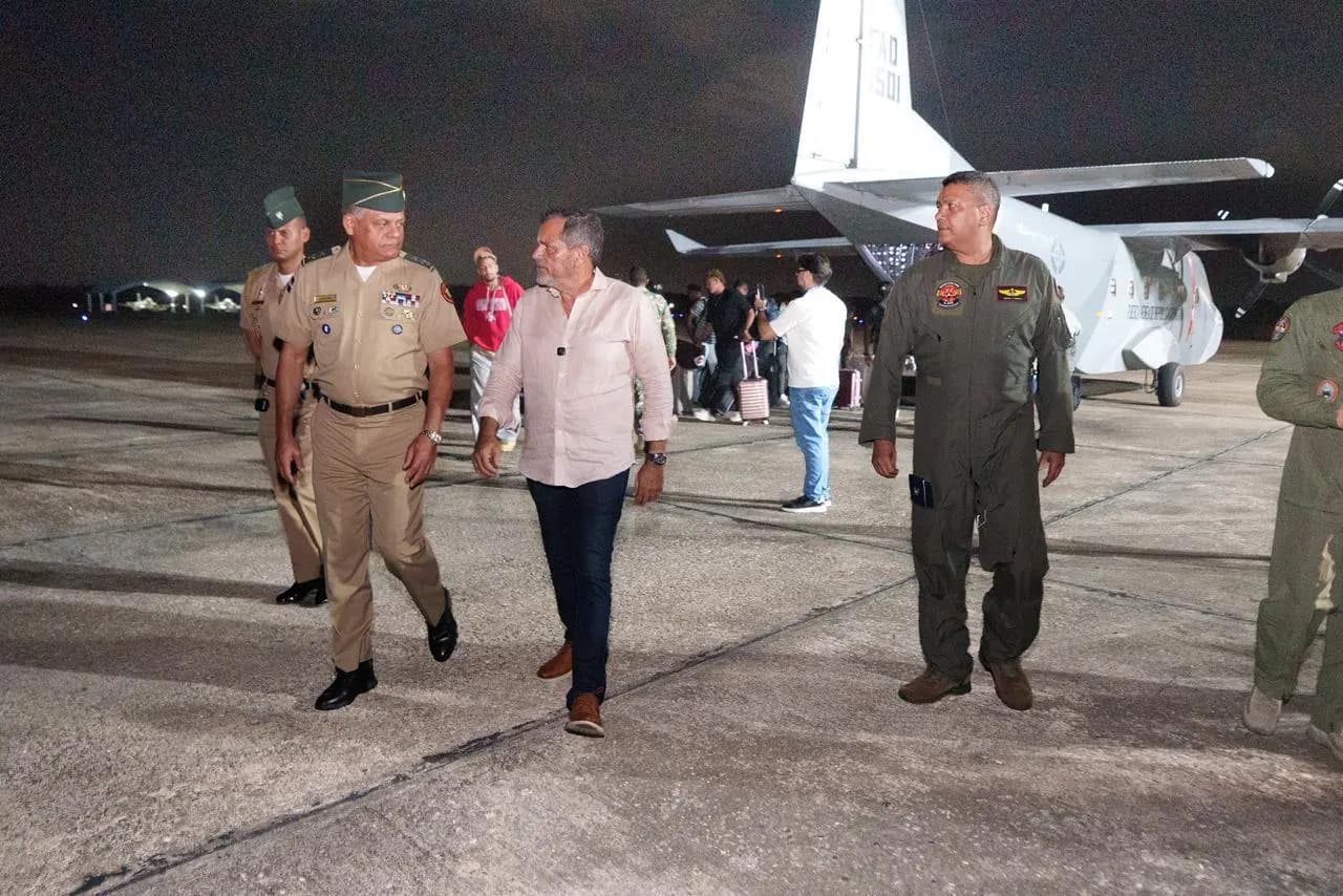 Gobierno dominicano facilita el retorno al país de  otro grupo de ciudadanos dominicanos desde Venezuela en aeronave de la Fuerza Aérea