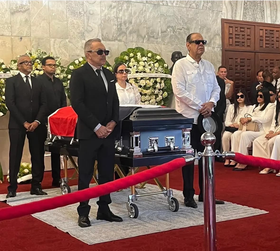 República Dominicana despide a Álex Bueno con emotivo homenaje en el Teatro Nacional