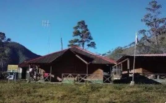 Ministerio de Medio Ambiente controla incendio forestal en el Valle del Tetero