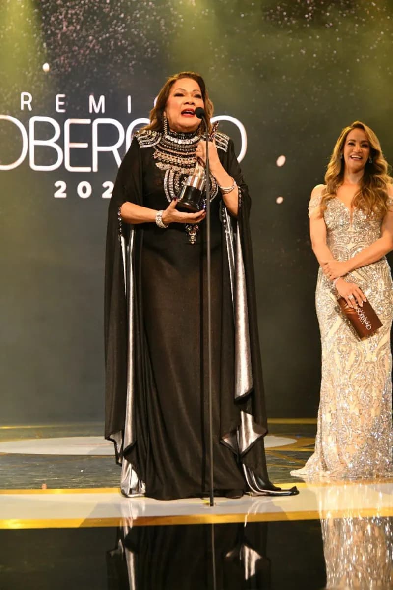 Ángela Carrasco, la cantante dominicana que cruzó el Atlántico y conquistó millones de corazones