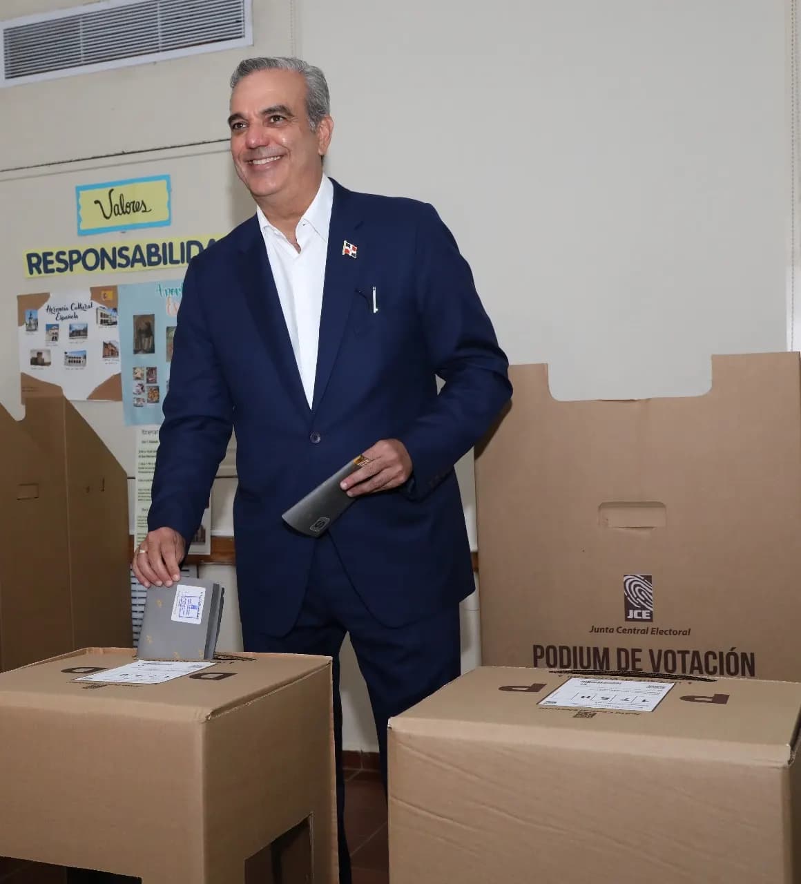Presidente Abinader llama a los dominicano ir a votar para fortalecer la democracia