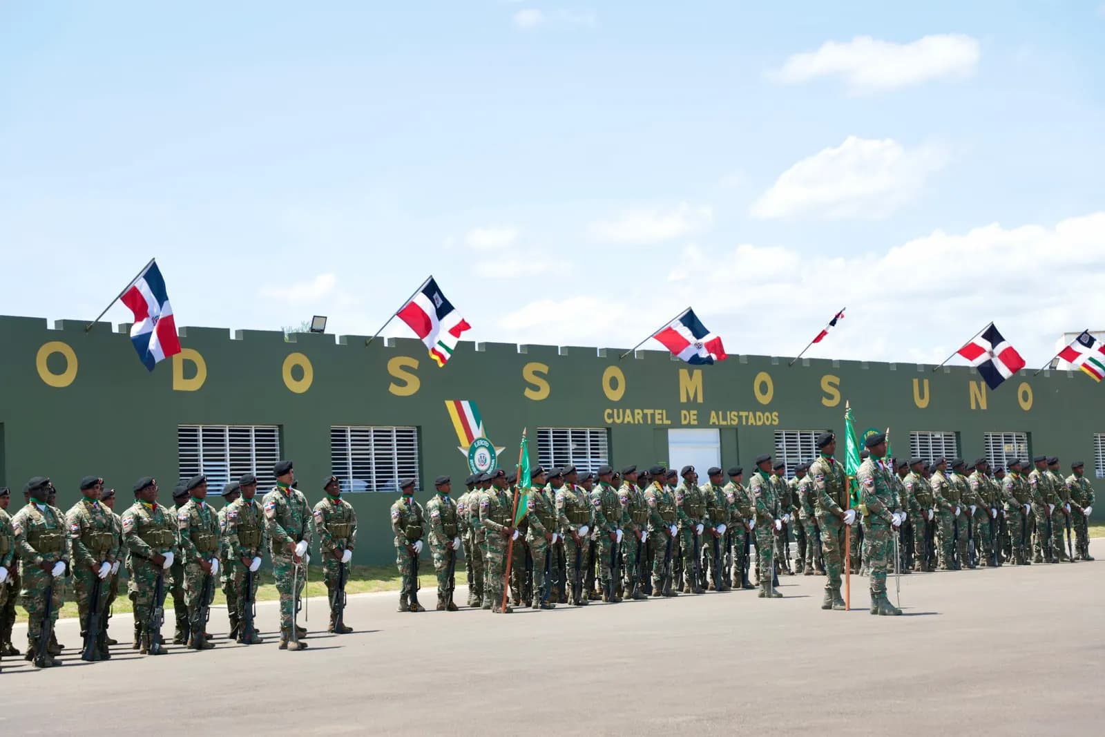 Presidente Abinader inaugura instalaciones del 10mo. Batallón del Ejército y Centro de Interdicción Migratoria para seguir fortaleciendo la seguridad militar y tener mayor control en la front