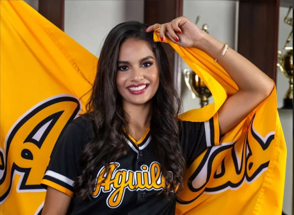 María Victoria Bayo, es la madrina de las Águilas Cibaeñas