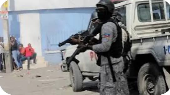 Policía en Haití combate pandillas que trata de apoderarse de la capital