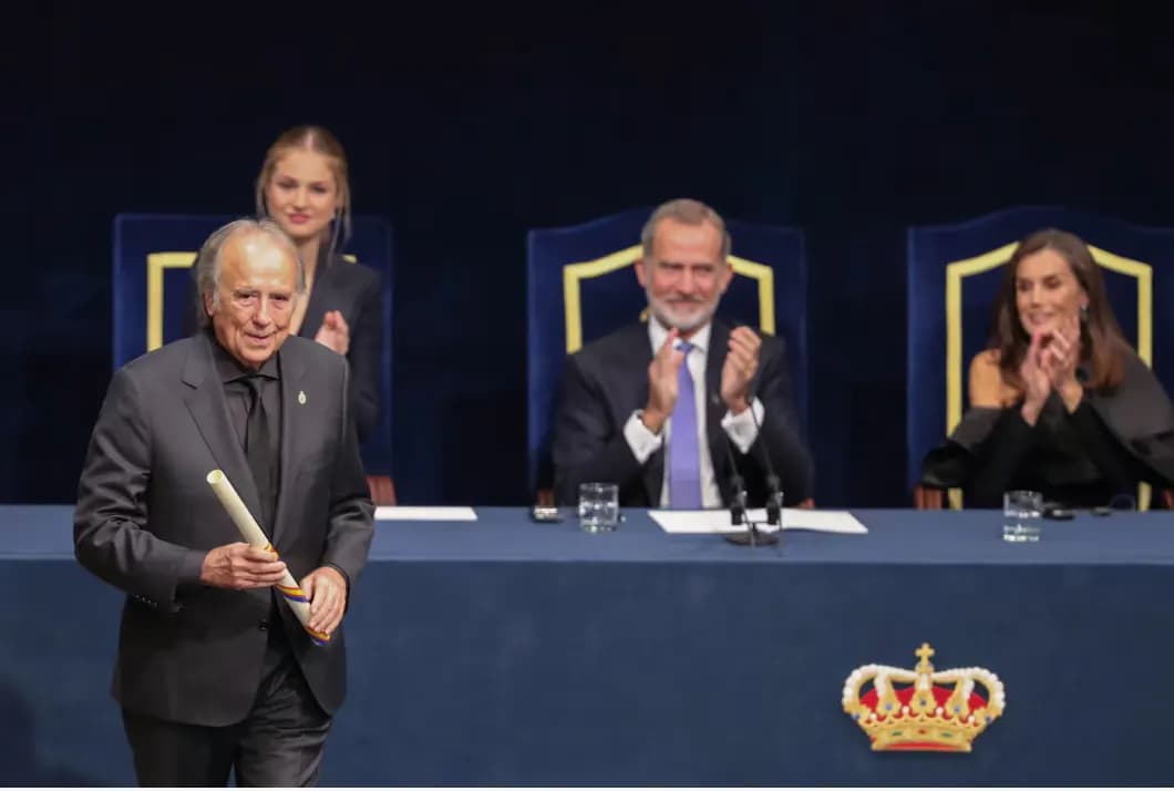 Serrat clama por libertad y democracia en un mundo hostil y contaminado