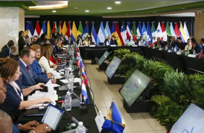 UE presenta ante CELAC moción contra ataques EU en el Caribe