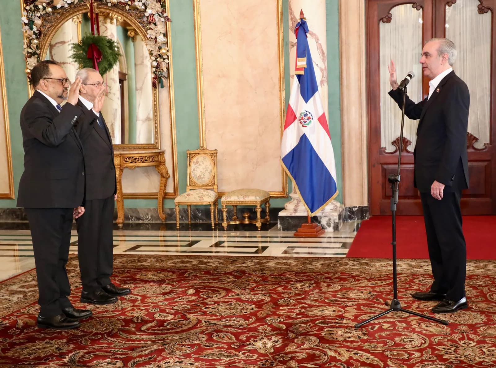 Presidente Abinader juramenta a Antoliano Peralta como ministro de Justicia y a Jorge Subero Isa como Consultor Jurídico